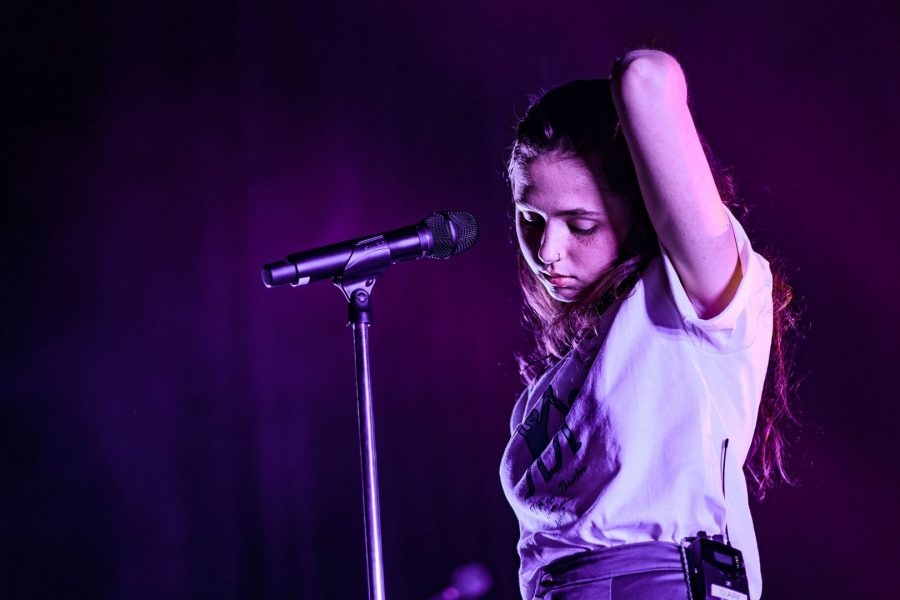 Claire performs at the El Rey in Los Angeles on April 11, 2019. Photo credit: Flickr user Justin Higuchi. (https://www.flickr.com/photos/39400957@N03/)