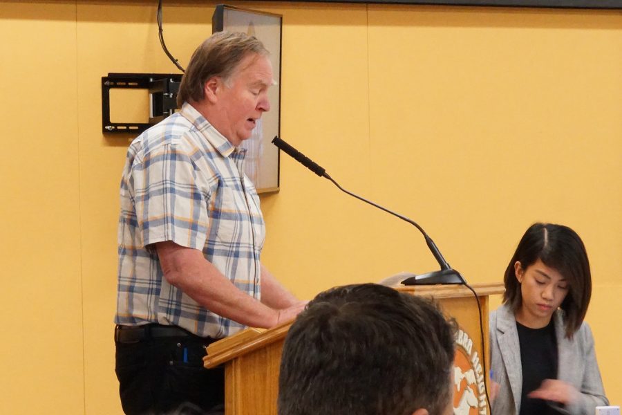 La Habra Heights Planning Commissioner Stephen Blagden addresses his concerns with the lack of oil oversight and expenses on frivolous items on Jan. 13. Photo credit: Joshua Sanchez/SAC.Media.