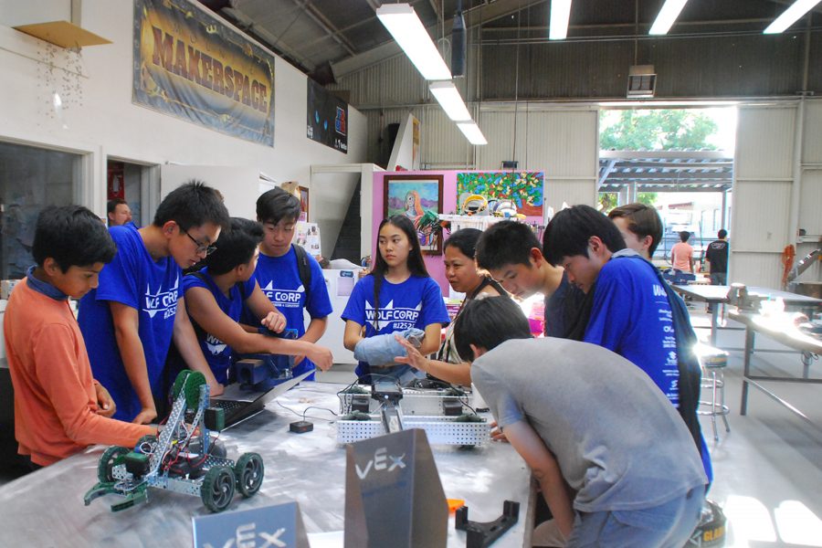 Students work with robotics at the Mt. SAC Makerspace on Sep. 6, 2019. Photo credit: Sinclair Andruska/SAC.Media.