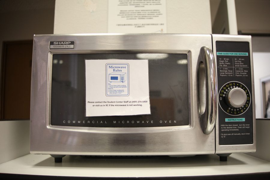 A microwave with a set of instructions in the 9C Student Life entrance on Oct. 17, 2019. Photo credit: Abraham Navarro/SAC.Media.