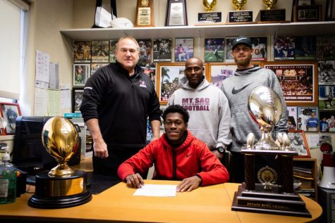 Mt. SAC Football Defensive Back Levon Barnett poses with head coach Bob Jastrab, defensive coordinator Isaac Carter, and quarterbacks coach/recruiting coordinator Cameron Deen during early signing period on December 18, 2019. Photo by Andrew Talavera/SAC.Media