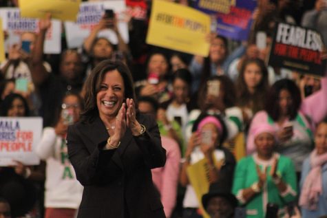 Kamala Harris smiles and claps as everyone in the crowd cheers when she walks on stage at her event, Kamala Harris for the People on May 19, 2019. Photo credit: Lauren Berny/ SAC.Media.