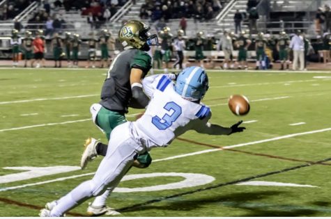 Weitzel makes a diving one handed catch against Dublin Jerome highschool, while playing for Olentangy Berlin High School. Oct 25, 2019 Photo courtesy of Jalen Weitzel