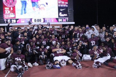 The SACDawgs celebrating their bowl win!
