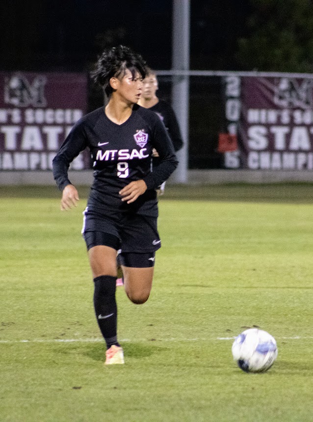 Sophomore forward Ayuka Toshimoto(9) scans the field for an open pass