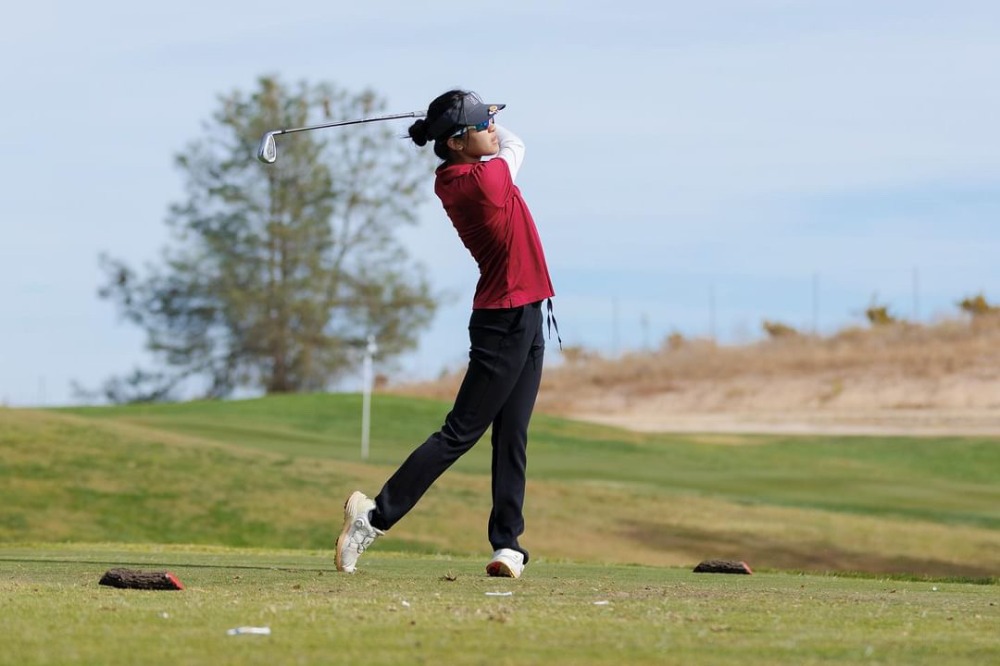 Kylie Lau looking at the ball in her backswing at the state tournament