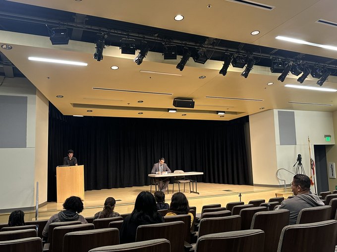 Philosophy Club clashes with Speech and Debate on book censorship